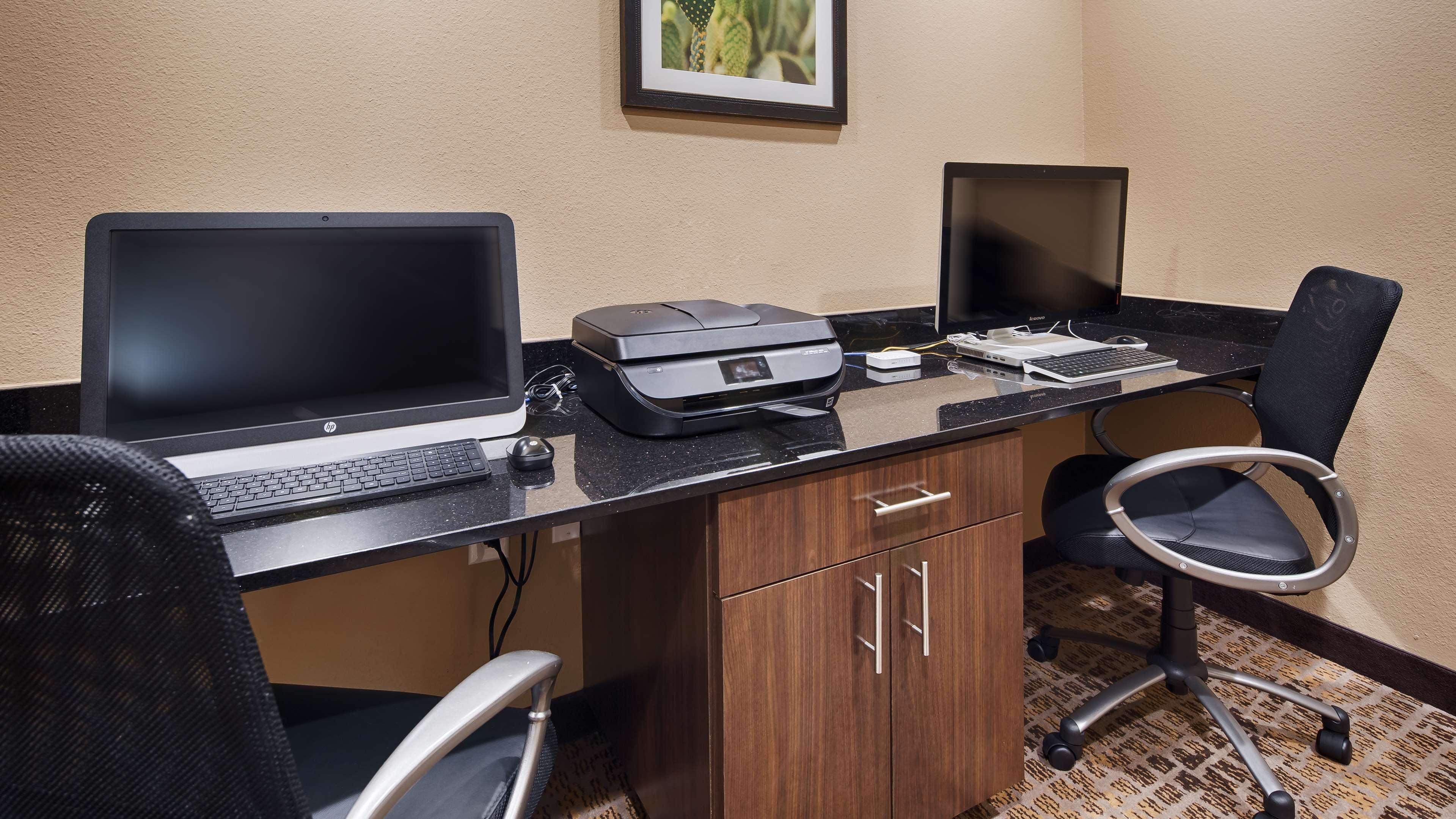 Best Western Plus Elmendorf Hotel San Antonio Hotel Exterior photo